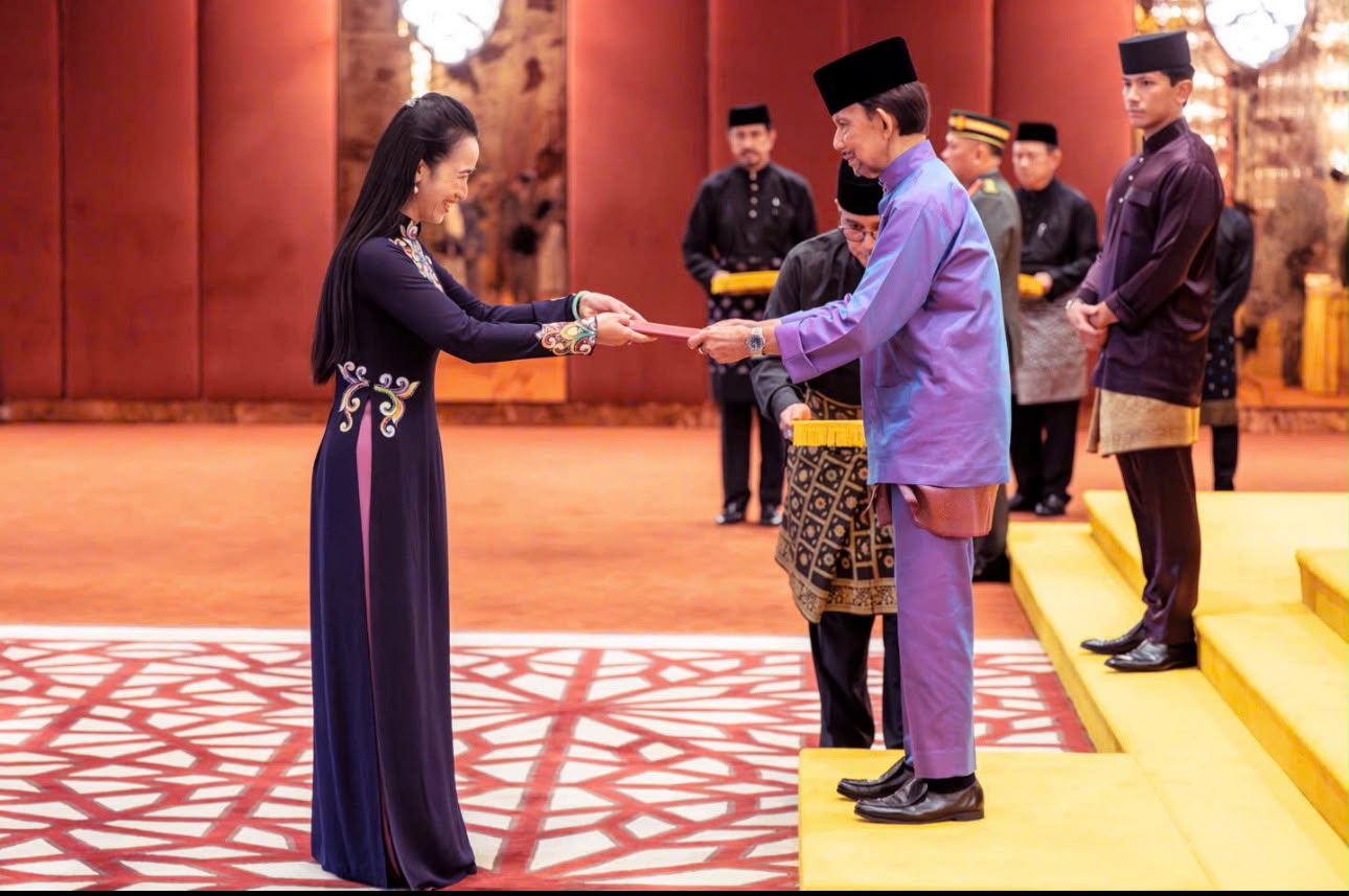 Đại sứ Đỗ Thùy Dương trình Quốc thư lên Quốc Vương Brunei Darussalam Haji Hassana Bolkiah, chiều ngày 19/10/2026.